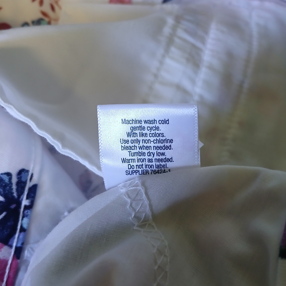 St. Johns Bay Womens Capri Floral Print Size 14 Color White/Pink/Blue - Picture 10 of 11